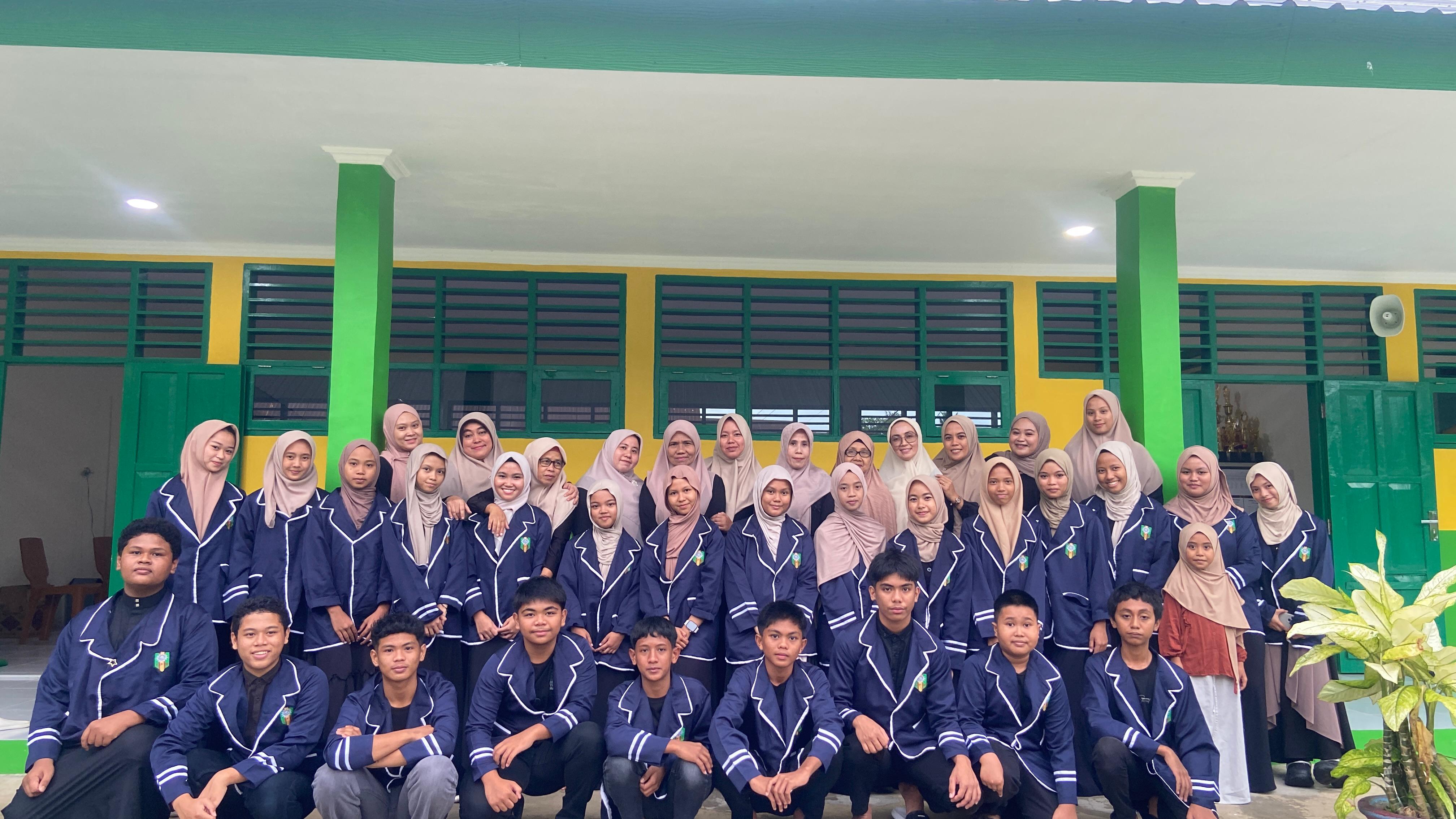 Pengurus osis dan guru